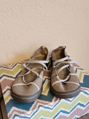 JSport by Jambu Women's Gray/Tan Strappy Casual Sandals